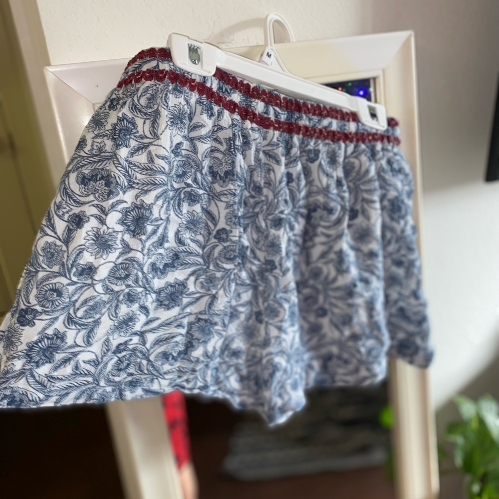 Cute flowy flower print shorts